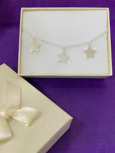 Cargar imagen en el visor de la galería, Pulsera estrellas

