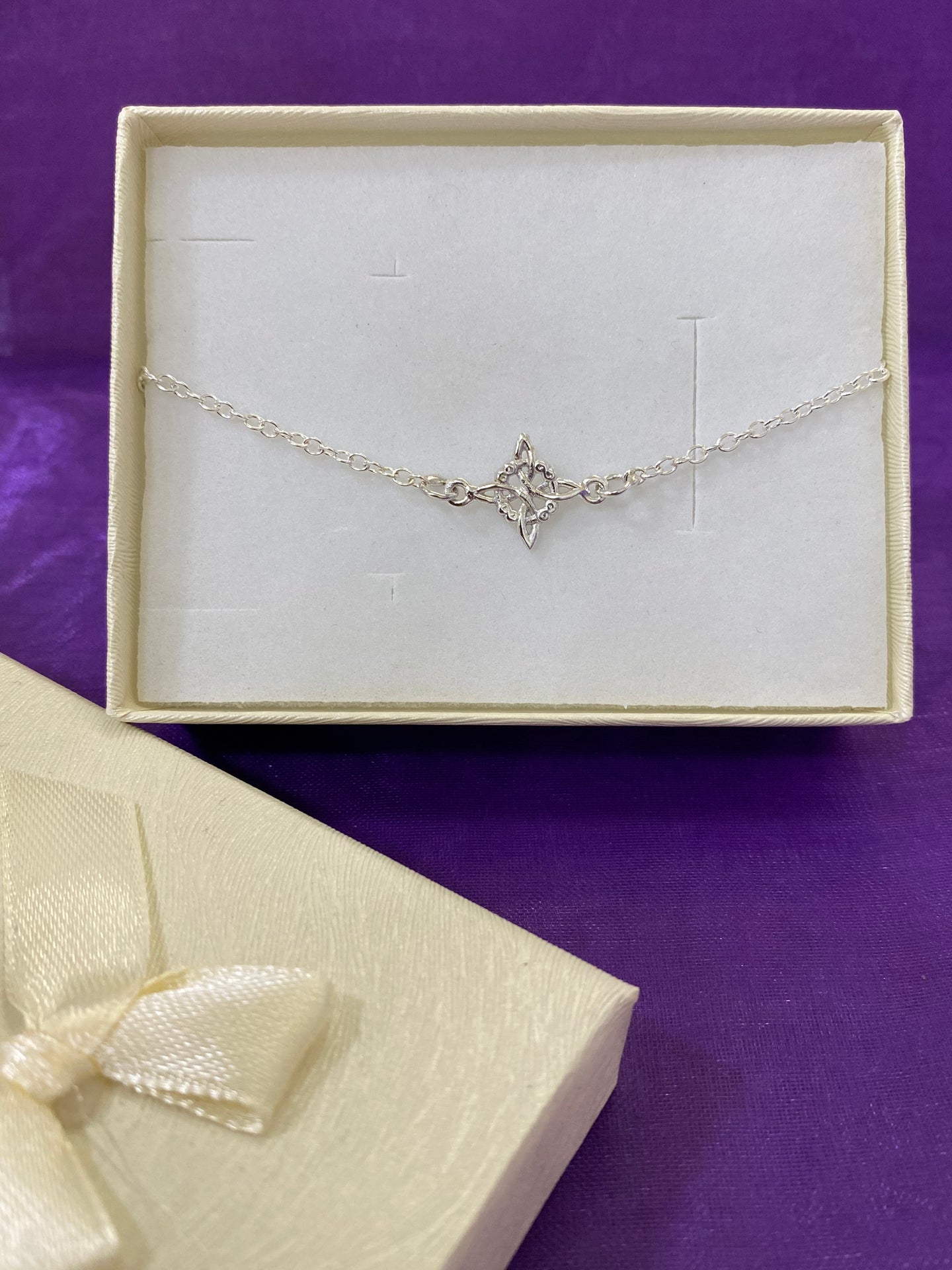 Pulsera nudo de bruja
