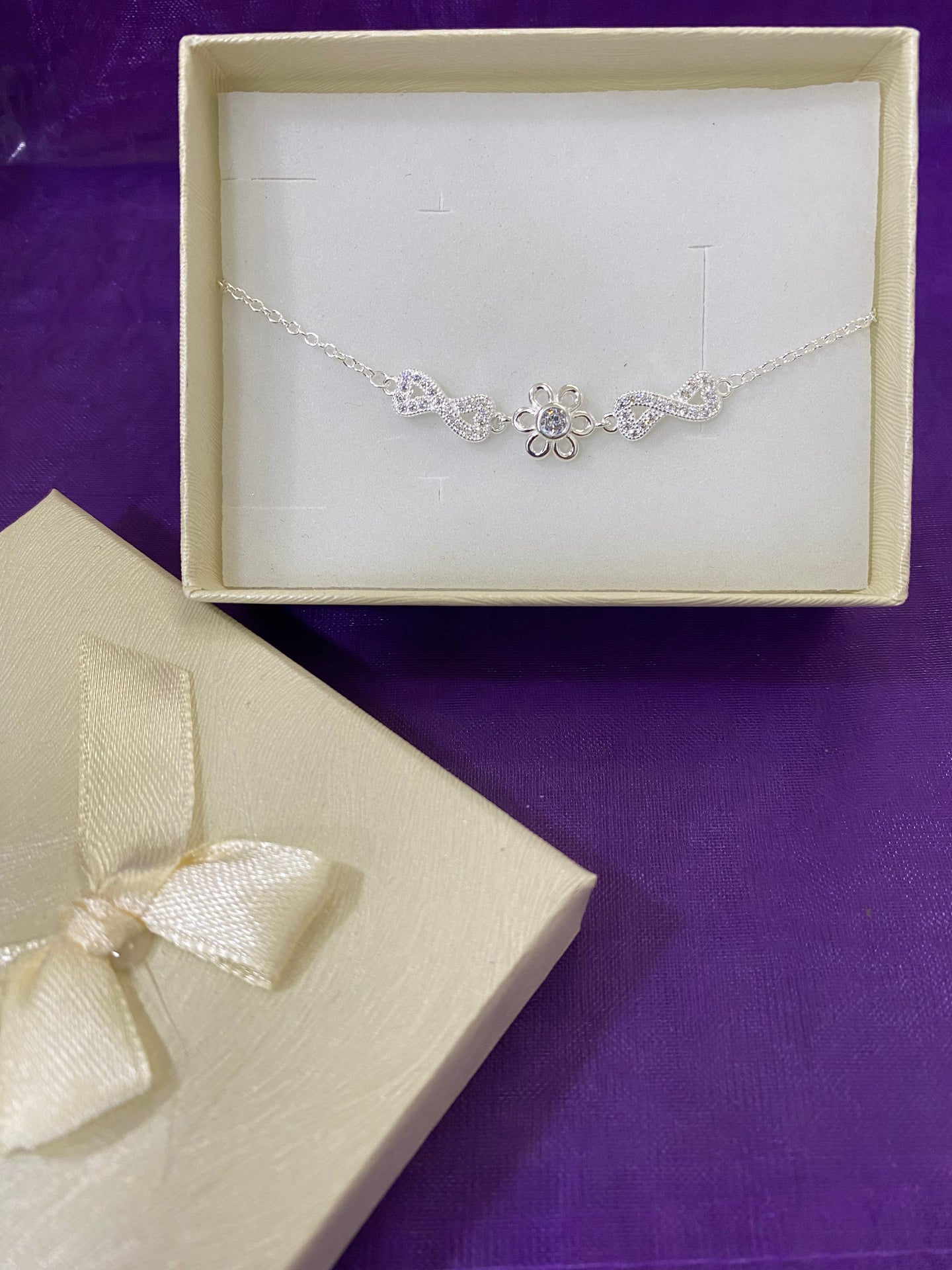 Pulsera flor microcircones blancos