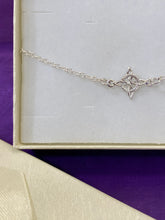 Cargar imagen en el visor de la galería, Pulsera nudo de bruja
